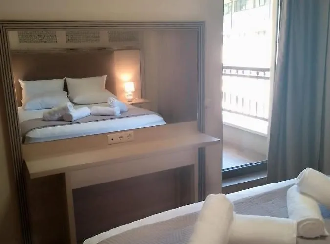 アパート Golden Sands Hotel